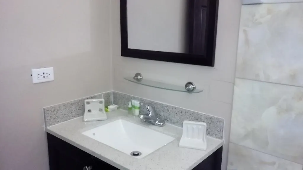 Hotel Tropik Leadonna Montego Bay