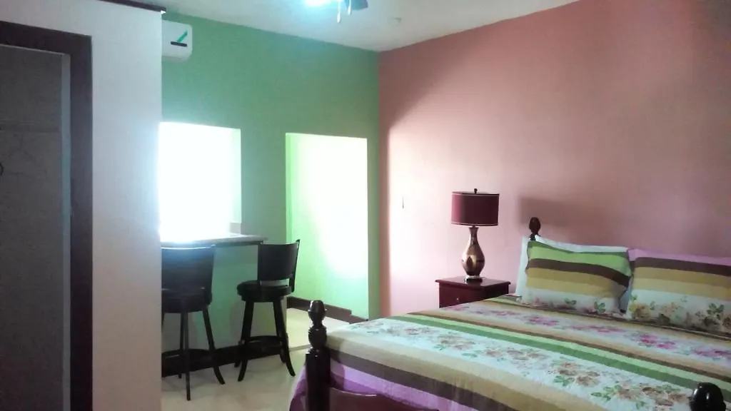Hotel Tropik Leadonna Montego Bay 3*,